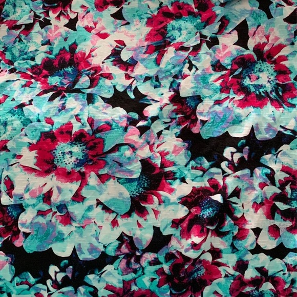 NEW 3x 22w 24w Turquoise Blue Fuchsia Pink Floral Dolman Sleeve Asymmetrical Top - Picture 3 of 6